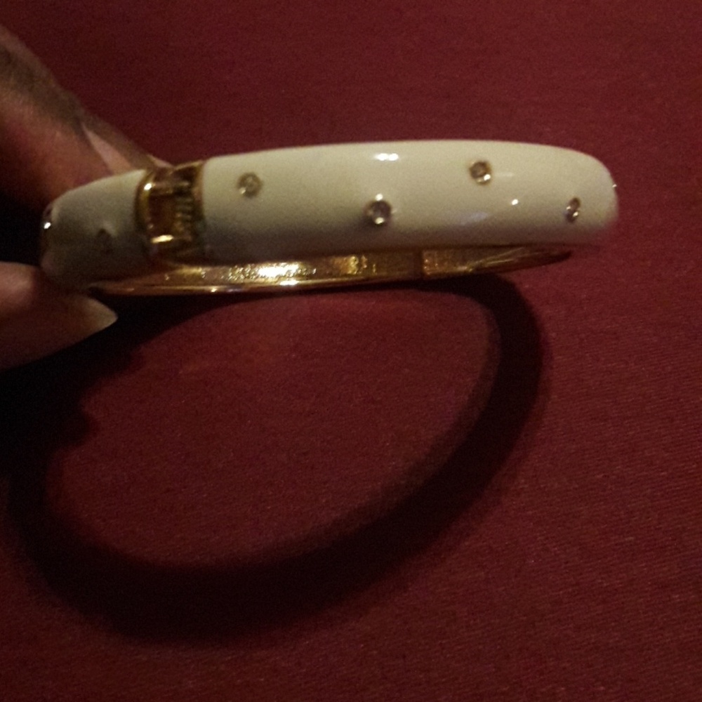 CREAM BRACELET (NWOT) - Picture 3 of 4